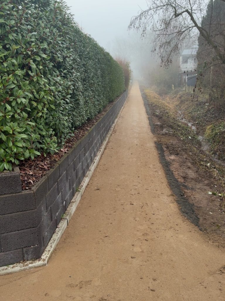 CjQKMFNuYXBjaGF0LzEzLjcxLjAuNTEgKGlQaG9uZTE3LDU7IGlPUyAyNi4xOyBnemlwKSAC